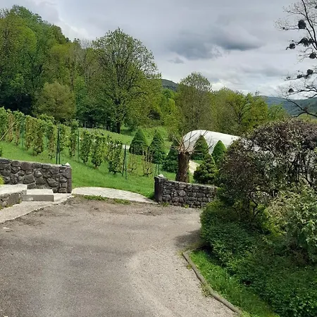 D'hote La Maronne Dans Le Cantal 3* Saint-Martin-Valmeroux