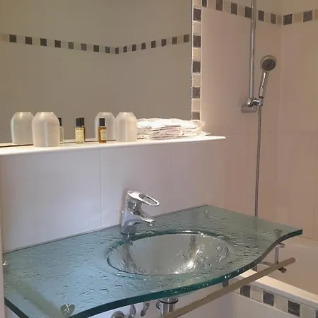 Bed & Breakfast D'hote La Maronne Dans Le Cantal 3*