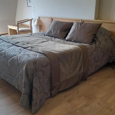 D'hote La Maronne Dans Le Cantal Bed & Breakfast